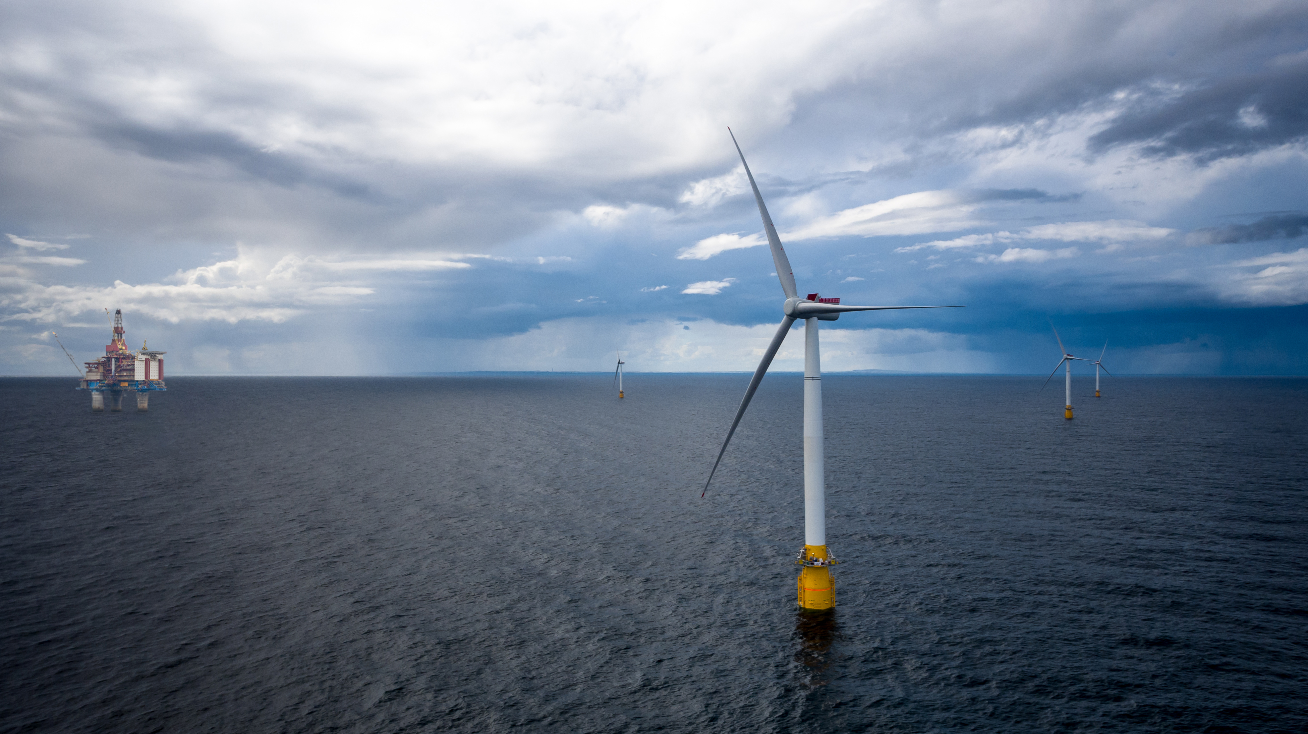 Credit -    - Copyright - Equinor - Hywind Tampen floating wind farm Gullfaks platform - illustration - 1869953.jpg